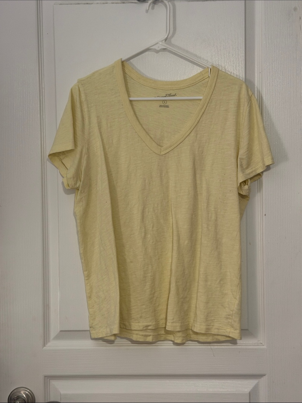 Universal Thread Pale Yellow V-Neck Short Sleeve Tee